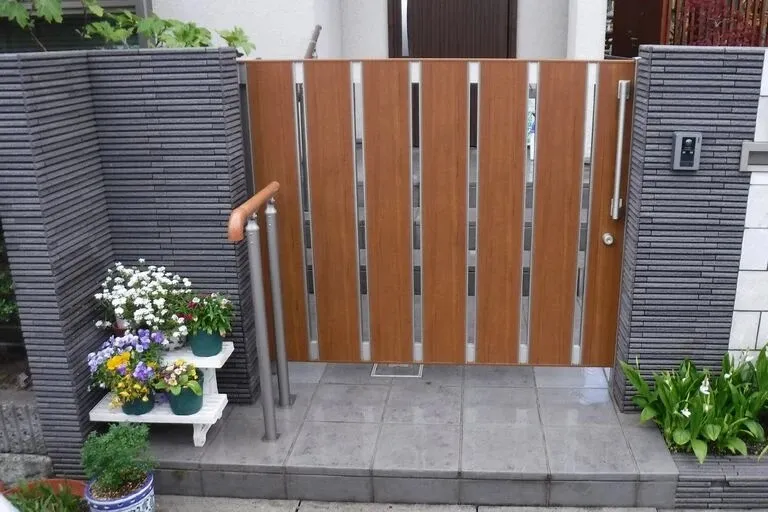 玄関門扉の交換